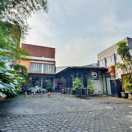 Image Hotel And Resto Bandung Bagian luar foto