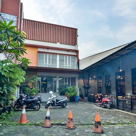 Image Hotel And Resto Bandung Bagian luar foto