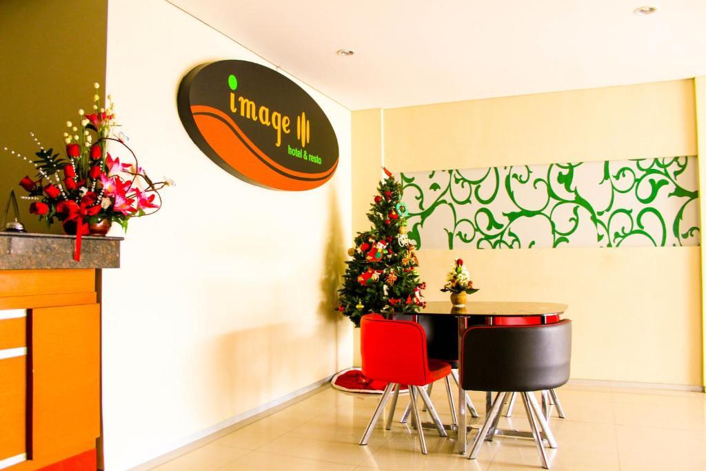 Image Hotel And Resto Bandung Bagian luar foto