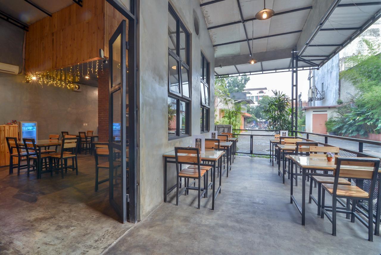 Image Hotel And Resto Bandung Bagian luar foto