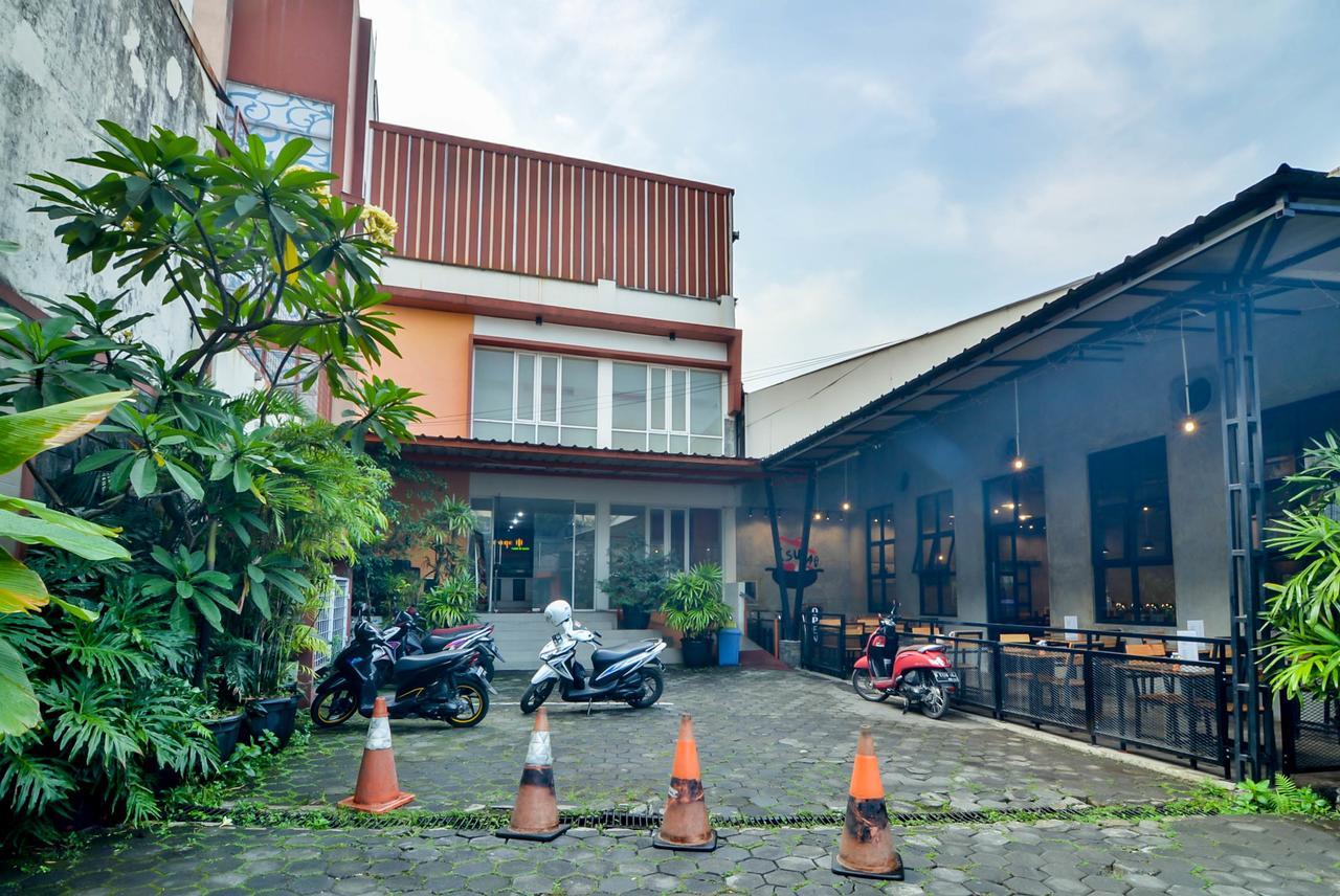 Image Hotel And Resto Bandung Bagian luar foto