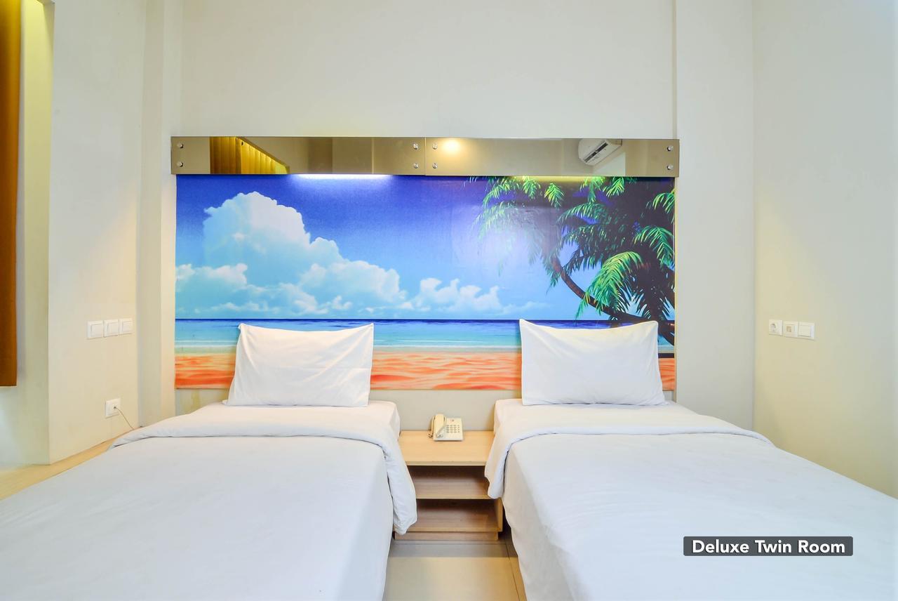 Image Hotel And Resto Bandung Bagian luar foto