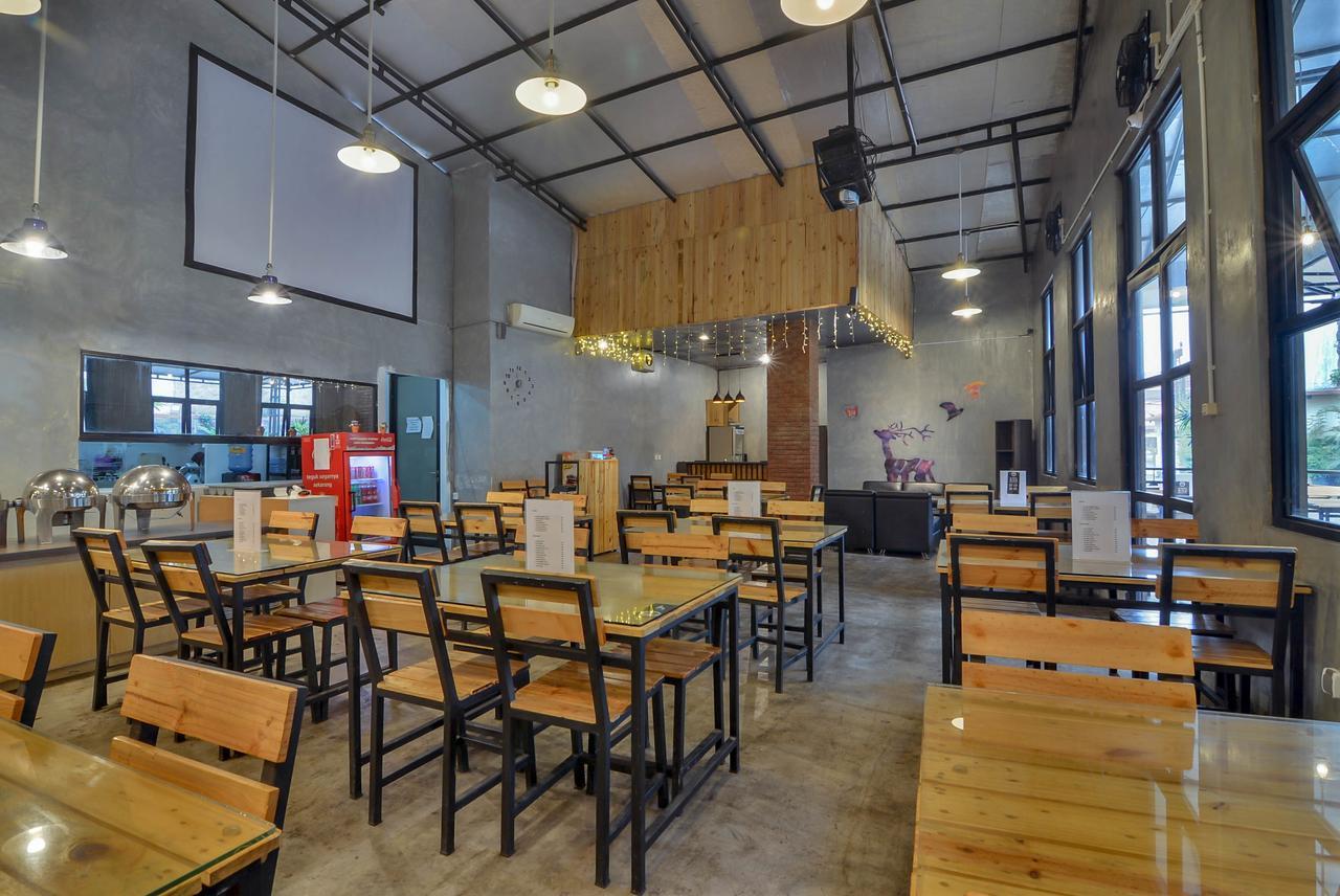 Image Hotel And Resto Bandung Bagian luar foto