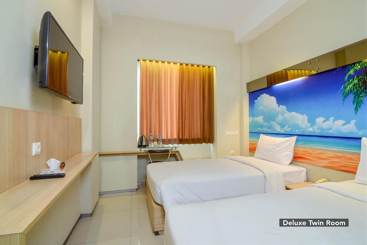 Image Hotel And Resto Bandung Bagian luar foto