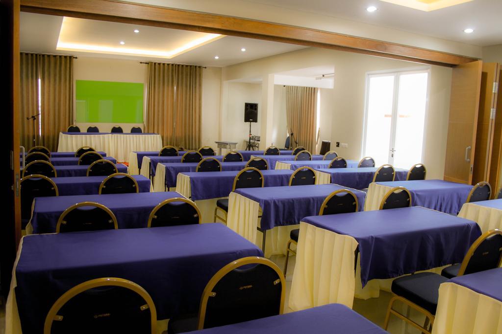 Image Hotel And Resto Bandung Bagian luar foto