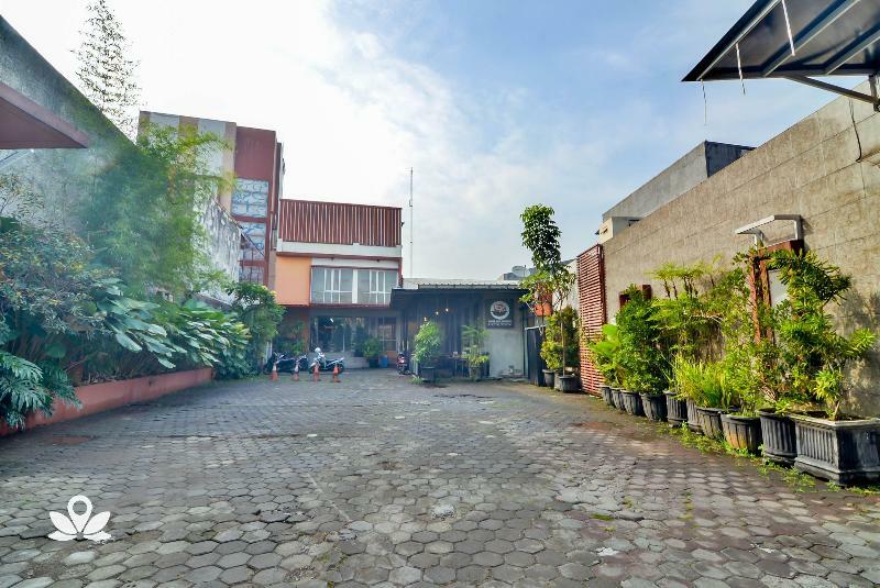 Image Hotel And Resto Bandung Bagian luar foto