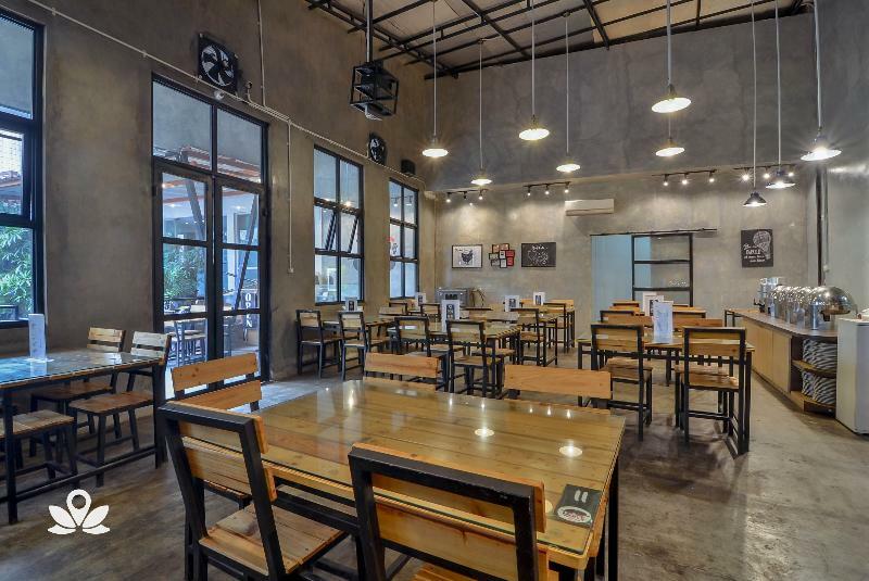 Image Hotel And Resto Bandung Bagian luar foto